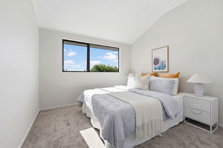 Photo of property in 2 Seaford Place, Murrays Bay, Auckland, 0630