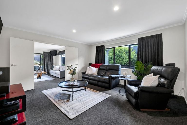 Photo of property in 28 Paynters Avenue, Strandon, New Plymouth, 4312