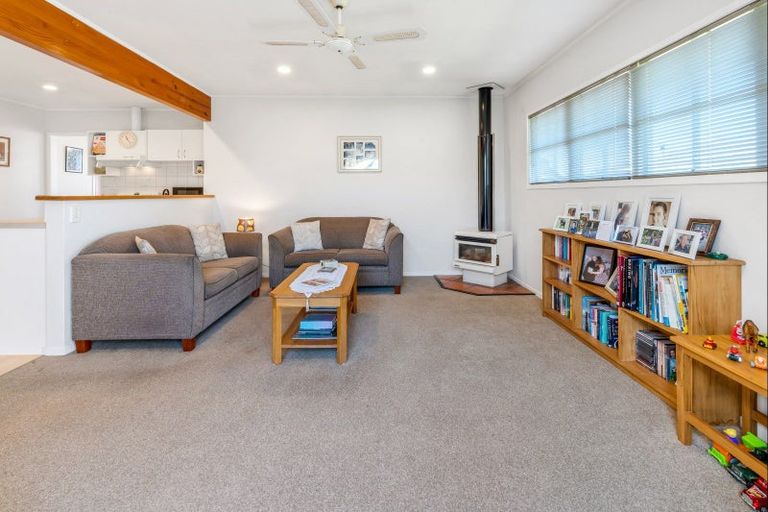 Photo of property in 5 Rene Place, Sunnyhills, Auckland, 2010