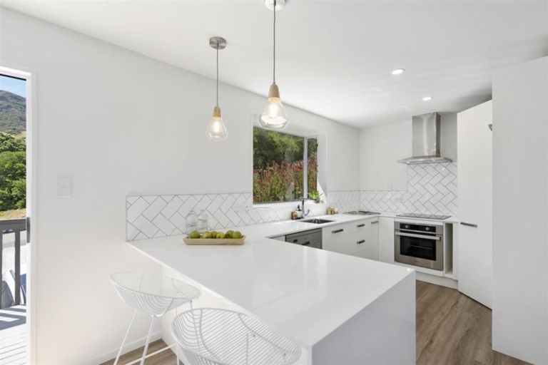 Photo of property in 4 Stevensons Steep, Lyttelton, 8082