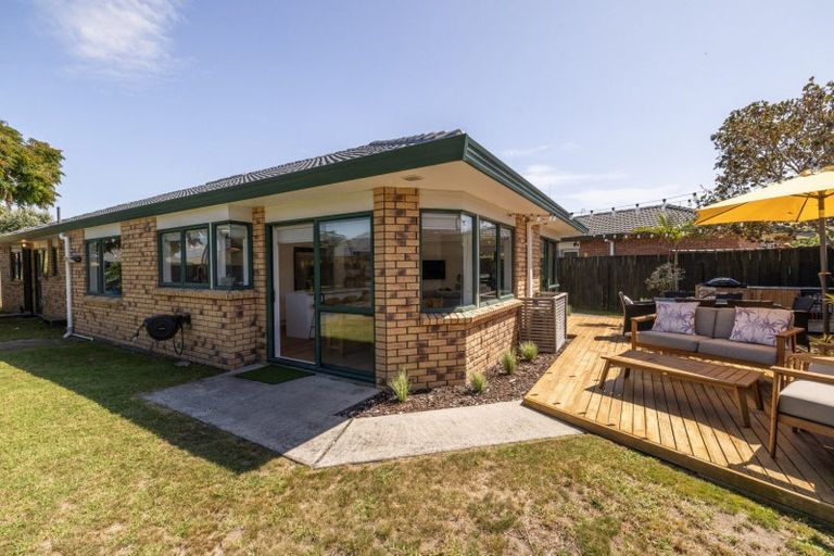 Photo of property in 15 Romana Crescent, Papamoa Beach, Papamoa, 3118