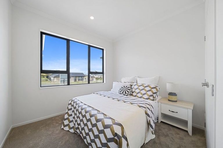 Photo of property in 2 Frazen Avenue, Papakura, 2110