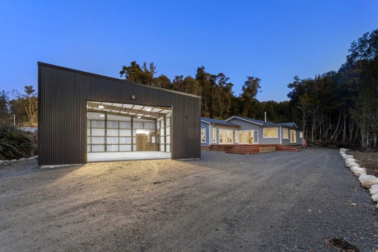 Photo of property in 12 Iveagh Bay Drive, Moana, 7875