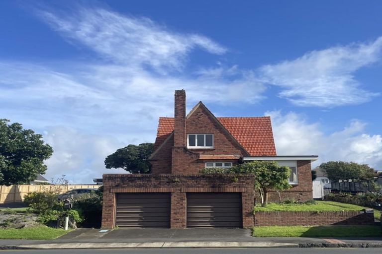 Photo of property in 200 Hurstmere Road, Takapuna, Auckland, 0622