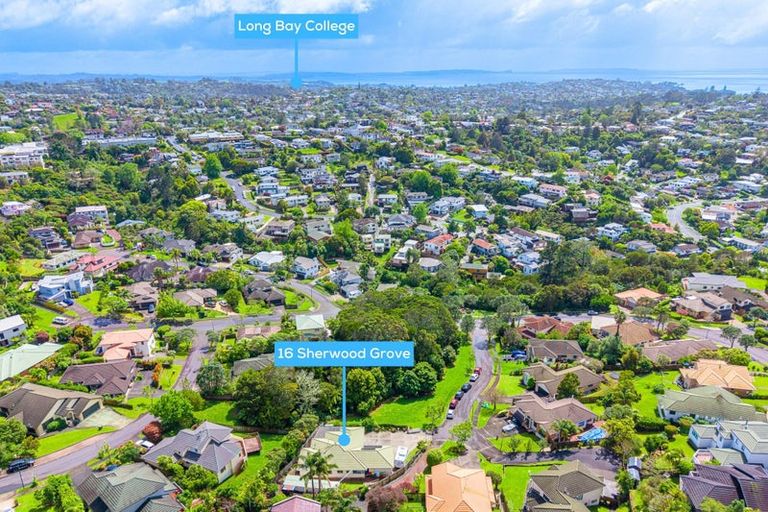 Photo of property in 16 Sherwood Grove, Northcross, Auckland, 0630