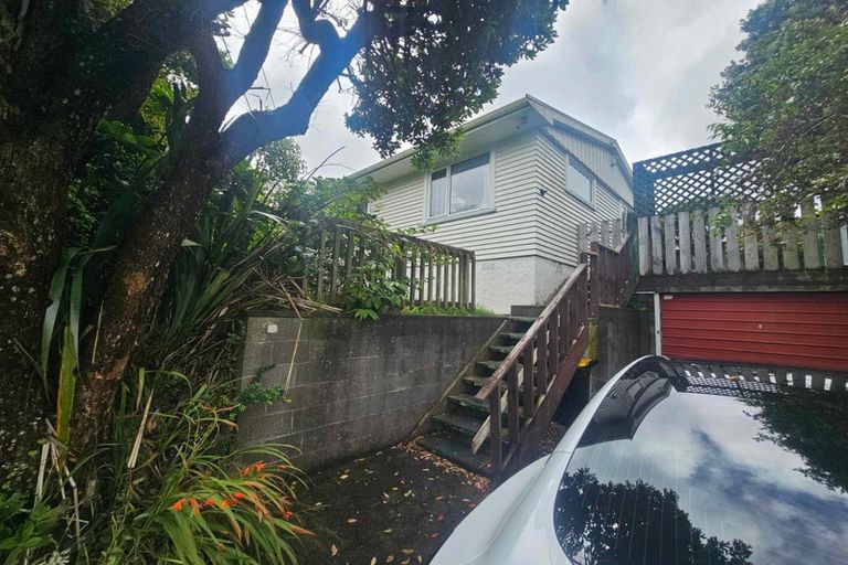 Photo of property in 1 Kinapori Terrace, Newlands, Wellington, 6037
