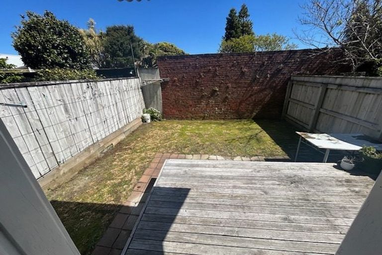 Photo of property in 138 Brougham Street, Mount Victoria, Wellington, 6011