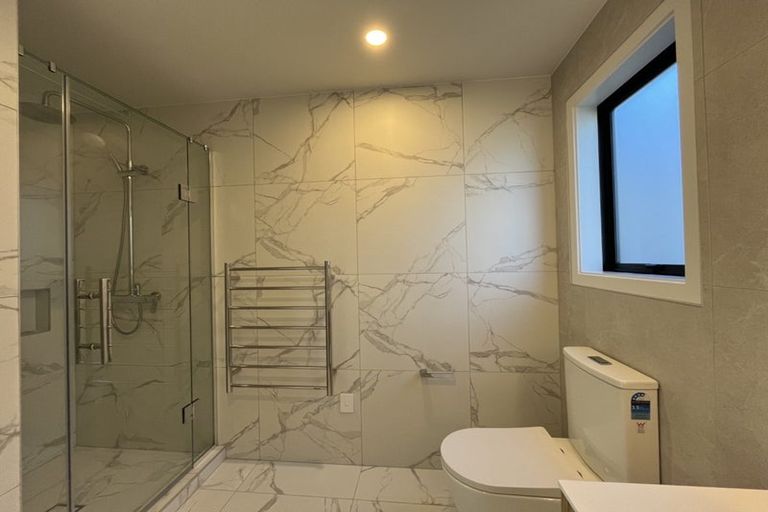 Photo of property in 27 Dawnhaven Drive, Te Atatu Peninsula, Auckland, 0610