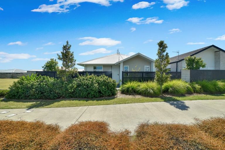 Photo of property in 16 Empire Crescent, Papamoa, 3118