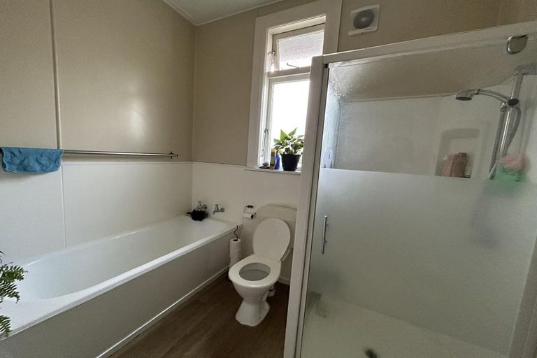 Photo of property in 195 Onepu Road, Lyall Bay, Wellington, 6022