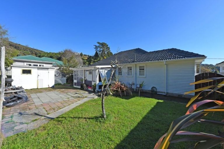 Photo of property in 2 Kereru Grove, Stokes Valley, Lower Hutt, 5019