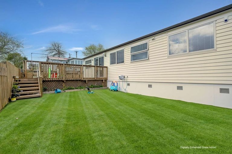 Photo of property in 103e Woodglen Road, Glen Eden, Auckland, 0602