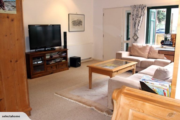 Photo of property in 12 Maire Street, Eastbourne, Lower Hutt, 5013