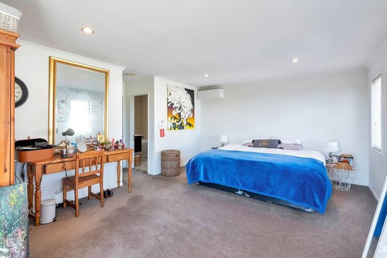 Photo of property in 2 Viridian Lane, Greenhithe, Auckland, 0632