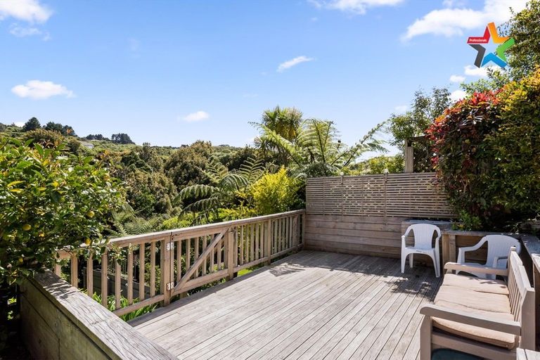 Photo of property in 3a Panorama Grove, Harbour View, Lower Hutt, 5010