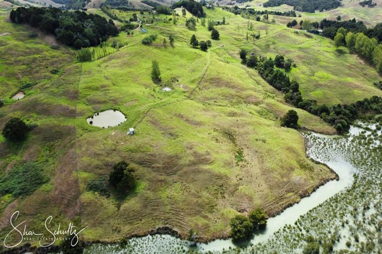 Photo of property in 215c Heatley Road, Whakapirau, 0583