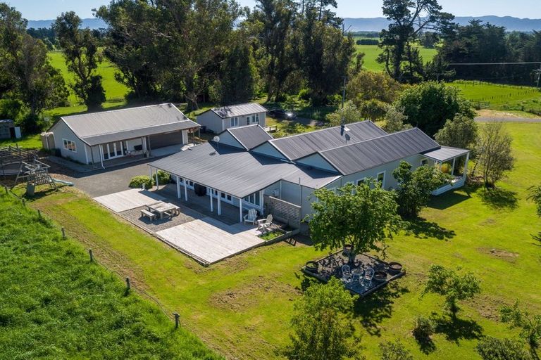 Photo of property in 507 Martinborough Pirinoa Road, Dyerville, Martinborough, 5781