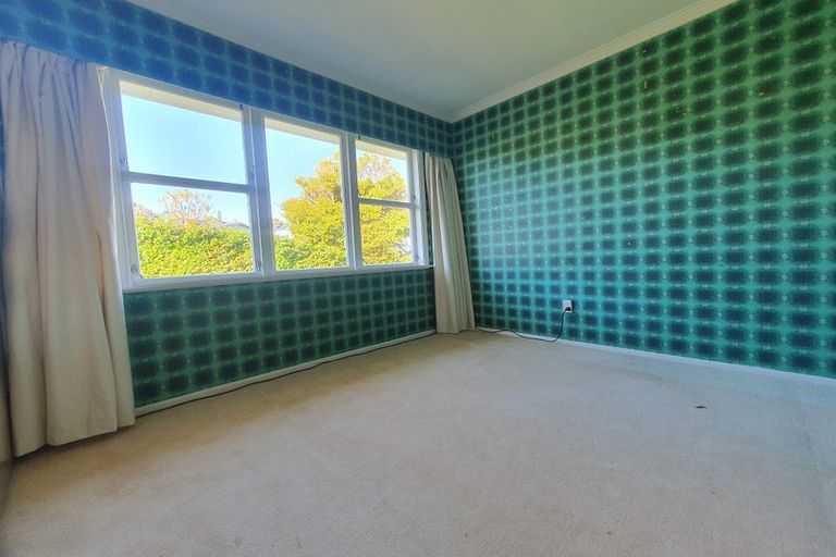 Photo of property in 11 Singers Road, Korokoro, Lower Hutt, 5012