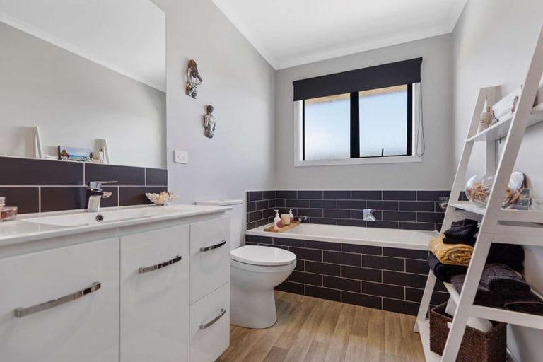 Photo of property in 16 Wahaika Way, Papamoa Beach, Papamoa, 3118