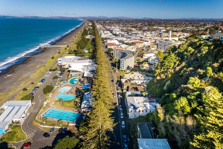 Photo of property in 29 Marine Parade, Bluff Hill, Napier, 4110