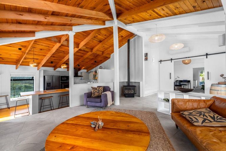 Photo of property in 77 Te Wahapu Road, Russell, 0272