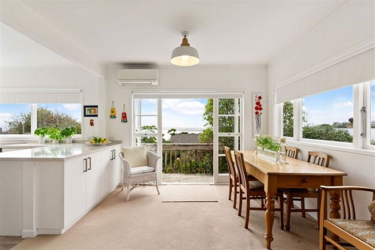 Photo of property in 1/94 Island Bay Road, Beach Haven, Auckland, 0626