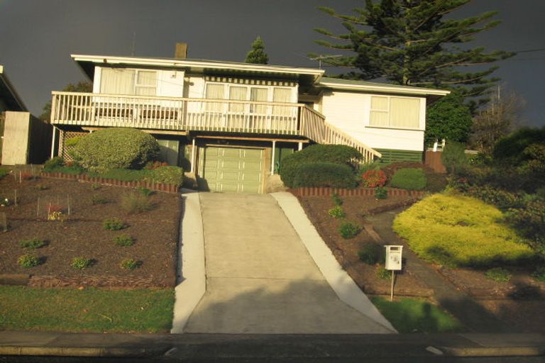 Photo of property in 124 Vodanovich Road, Te Atatu South, Auckland, 0610