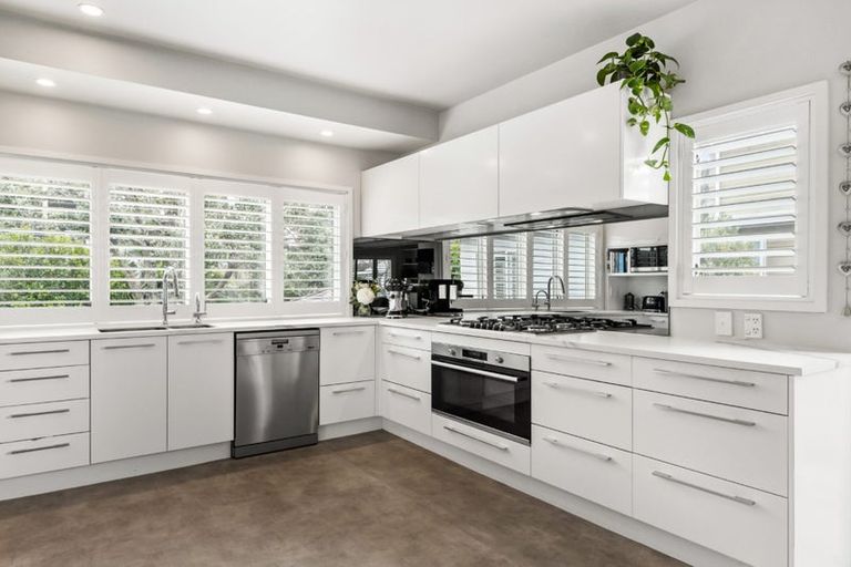 Photo of property in 24 Muritai Road, Milford, Auckland, 0620