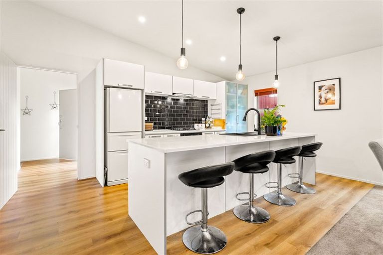 Photo of property in 2/72 Spinella Drive, Bayview, Auckland, 0629