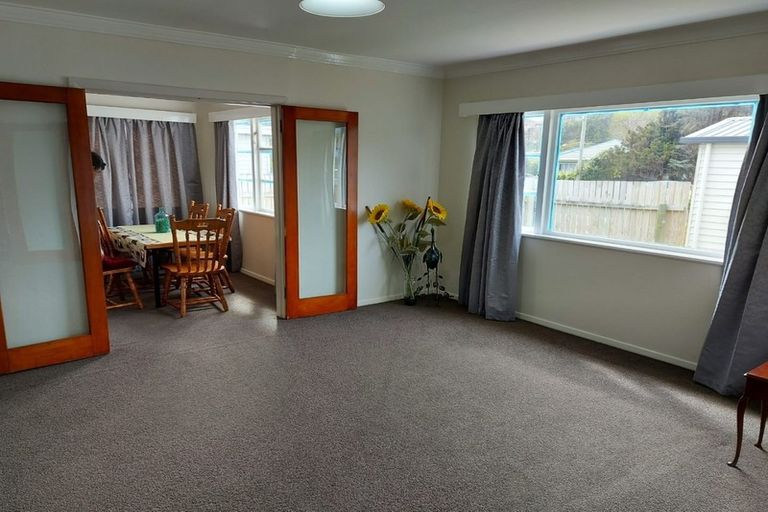 Photo of property in 33 Findlay Street, Tawa, Wellington, 5028