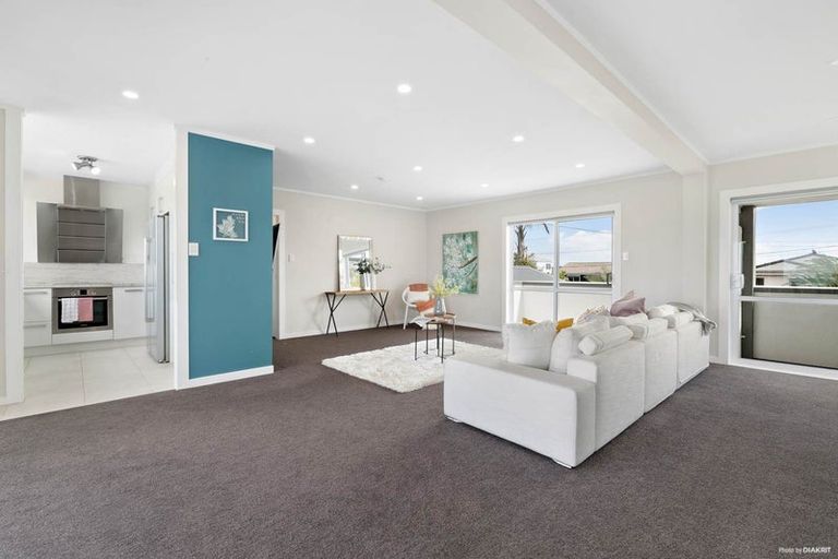 Photo of property in 1003 Whangaparaoa Road, Tindalls Beach, Whangaparaoa, 0930