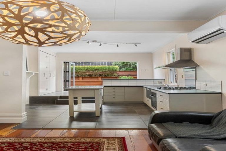 Photo of property in 26 Owen Street, Newtown, Wellington, 6021