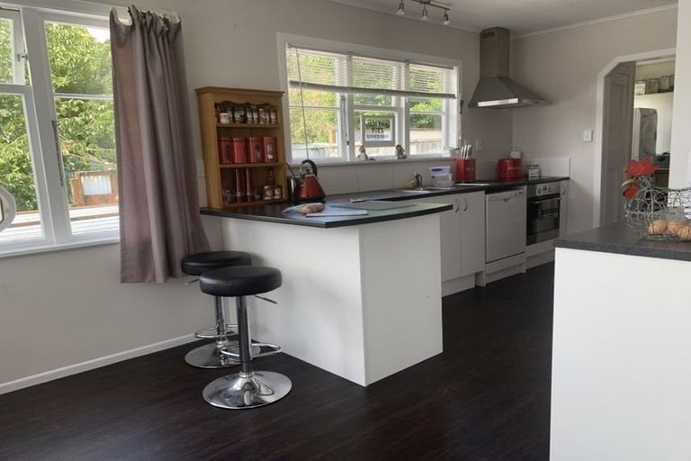 Photo of property in 28 Thomson Grove, Stokes Valley, Lower Hutt, 5019