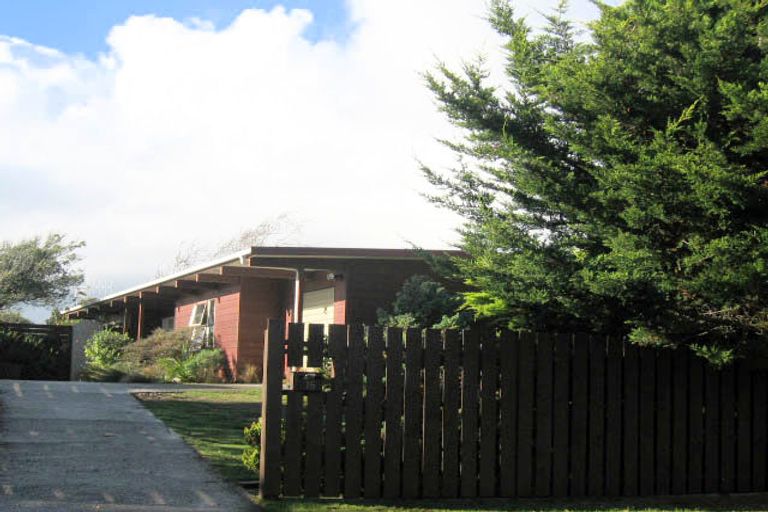 Photo of property in 15 Chums Road, Paraparaumu Beach, Paraparaumu, 5032