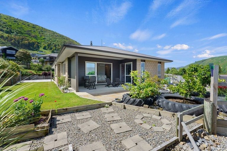 Photo of property in 5 Tauhou Place, Waikanae, 5036