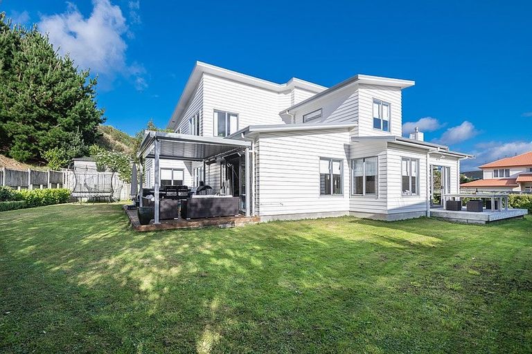 Photo of property in 15 Mauldeth Terrace, Churton Park, Wellington, 6037