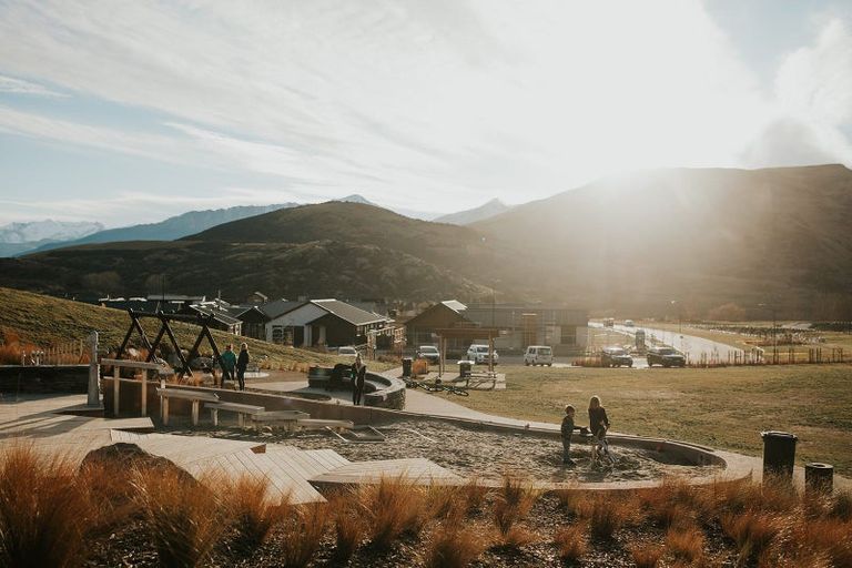 Photo of property in 9 Plough Street, Jacks Point, 9371