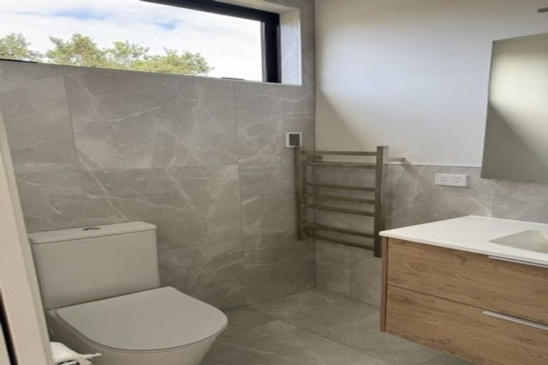 Photo of property in 54a Santiago Crescent, Unsworth Heights, Auckland, 0632