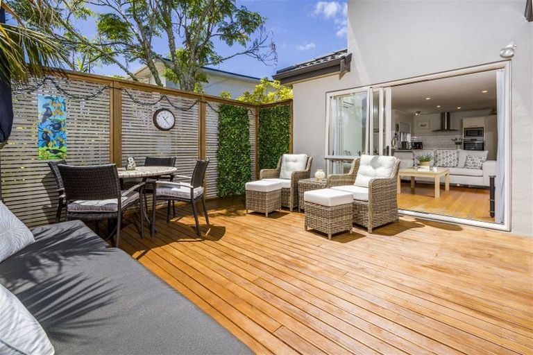 Photo of property in 2/46 Heathcote Road, Castor Bay, Auckland, 0620