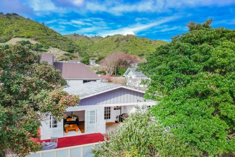 Photo of property in 1 Ruru Street, Waikanae, 5036