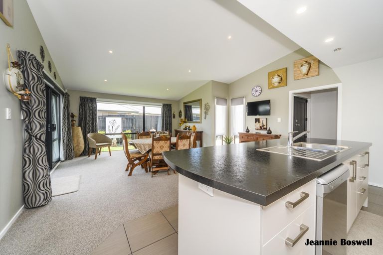 Photo of property in 9 Masefield Terrace, Kelvin Grove, Palmerston North, 4414