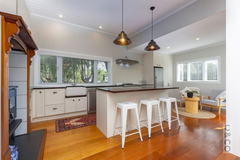 Photo of property in 76 Awaroa Road, Helensville, 0800