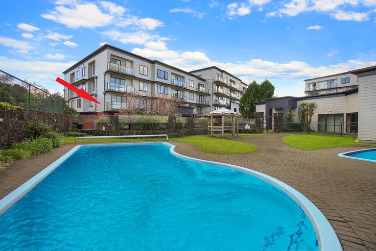 Photo of property in 68 Mountain Road, Henderson Valley, Auckland, 0612