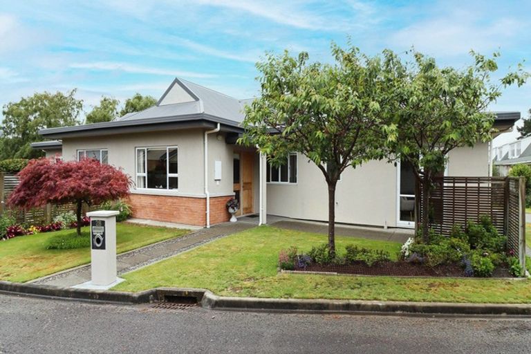 Photo of property in 28 Deller Drive, Carterton, 5713