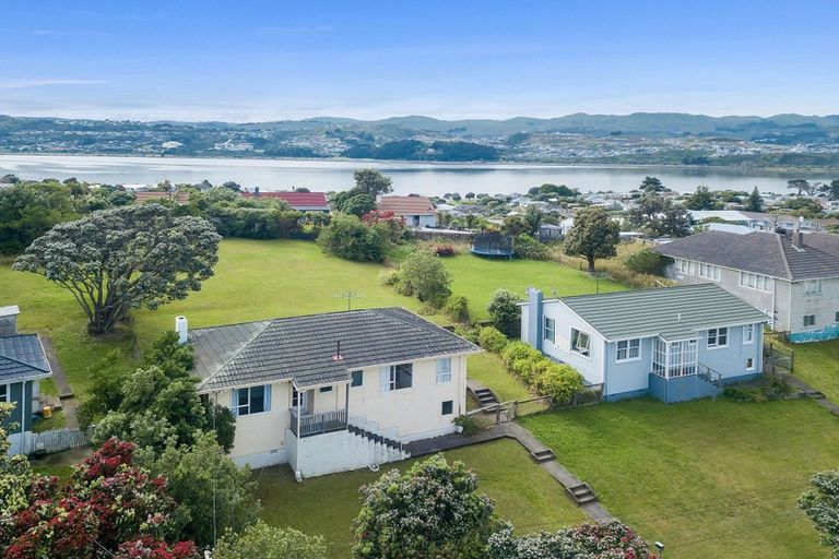 Photo of property in 11 Taupiri Crescent, Titahi Bay, Porirua, 5022