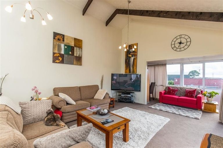 Photo of property in 1/9 Courant Place, Clover Park, Auckland, 2019