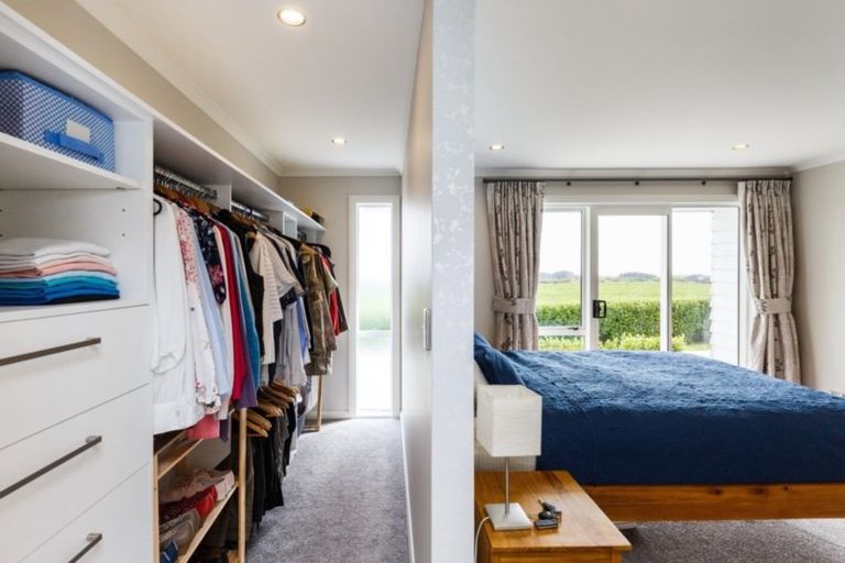 Photo of property in 11 Saint Heliers Grove, Fitzherbert, Palmerston North, 4410