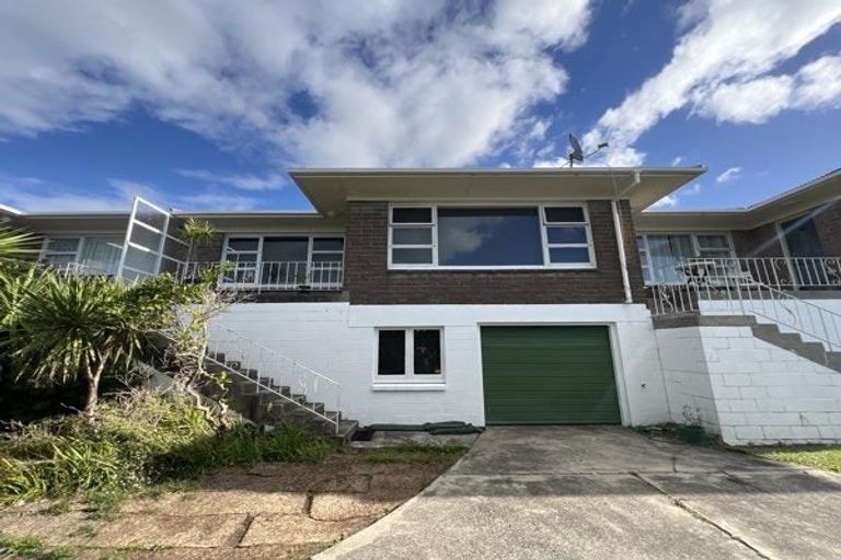 Photo of property in 3/12 Castor Bay Road, Castor Bay, Auckland, 0620