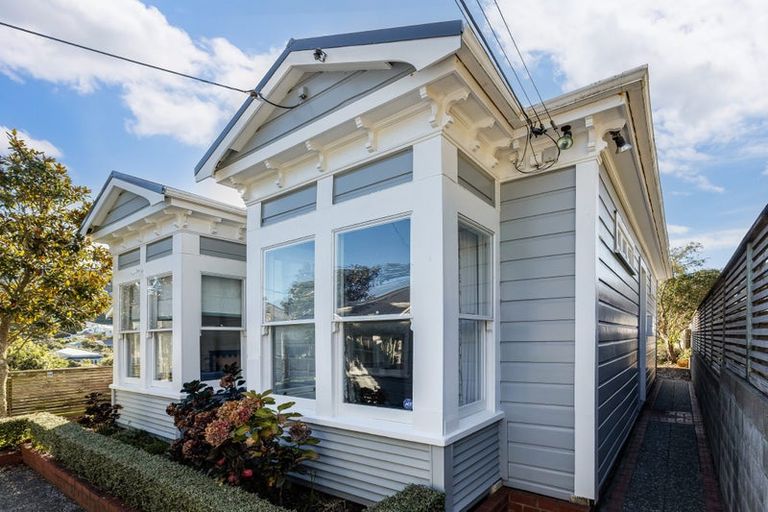 Photo of property in 24 Garfield Street, Brooklyn, Wellington, 6021