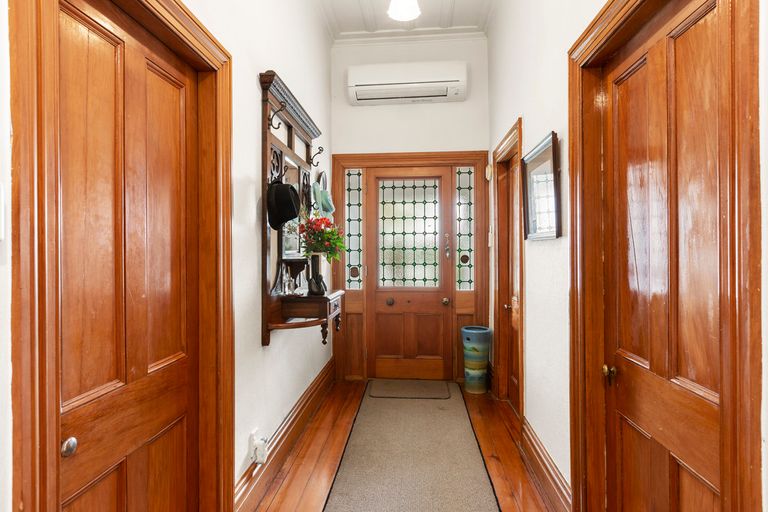 Photo of property in 46 Forest Lake Road, Forest Lake, Hamilton, 3200